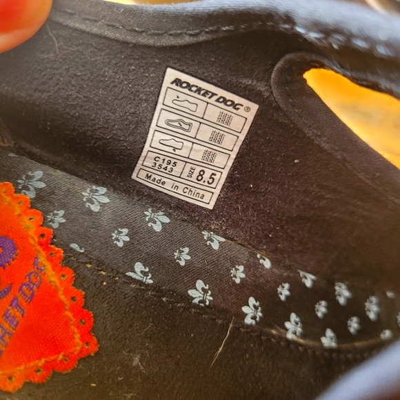 Rocket Dog High Wedge Black with Gray Fleur de Lis Print Mary Jane Shoes US 8.5 - Picture 2 of 6